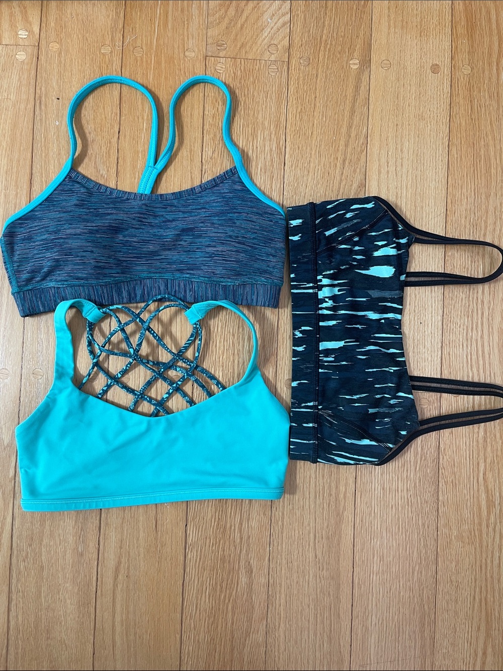 LULULEMON Set of three Sports Bras - turquoise Size 6